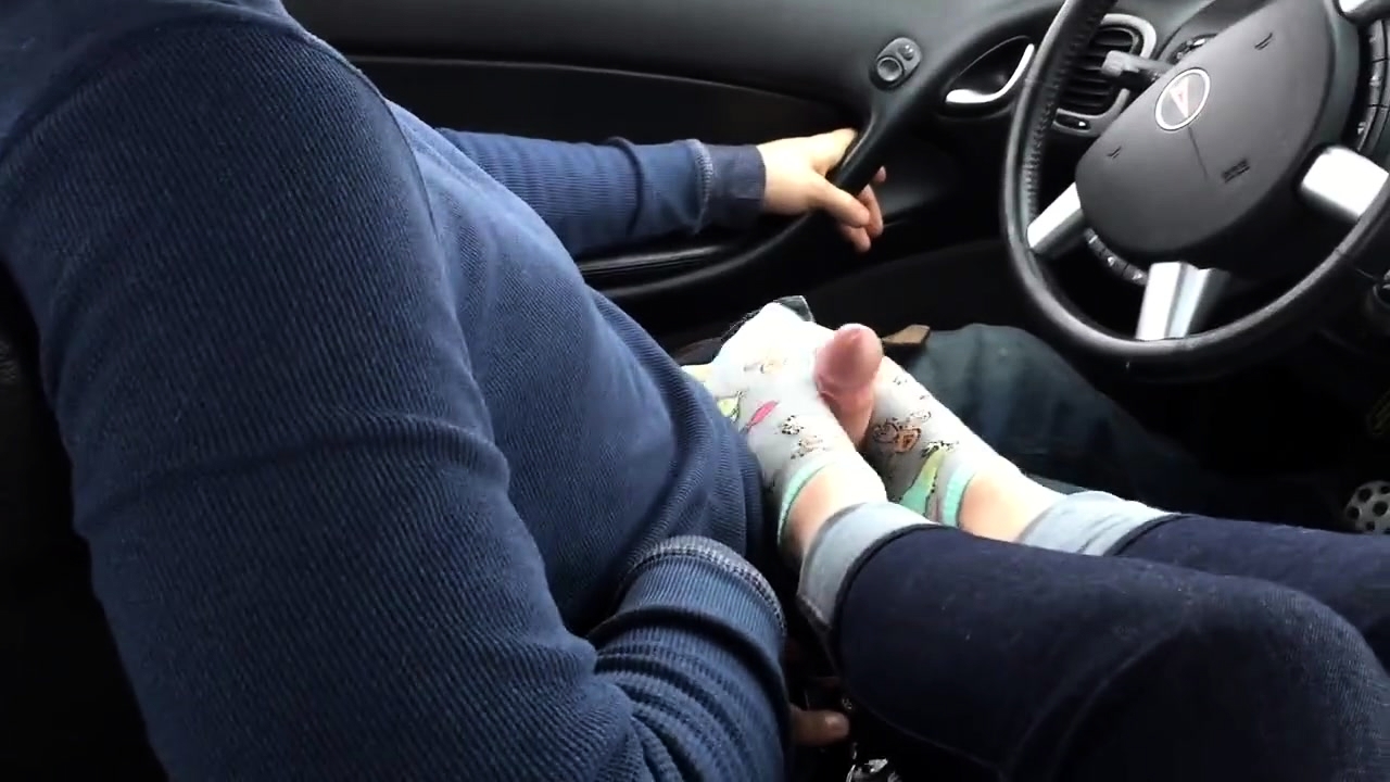 Amateur Girlfriend Delivers A Marvelous Footjob In The Car Video
