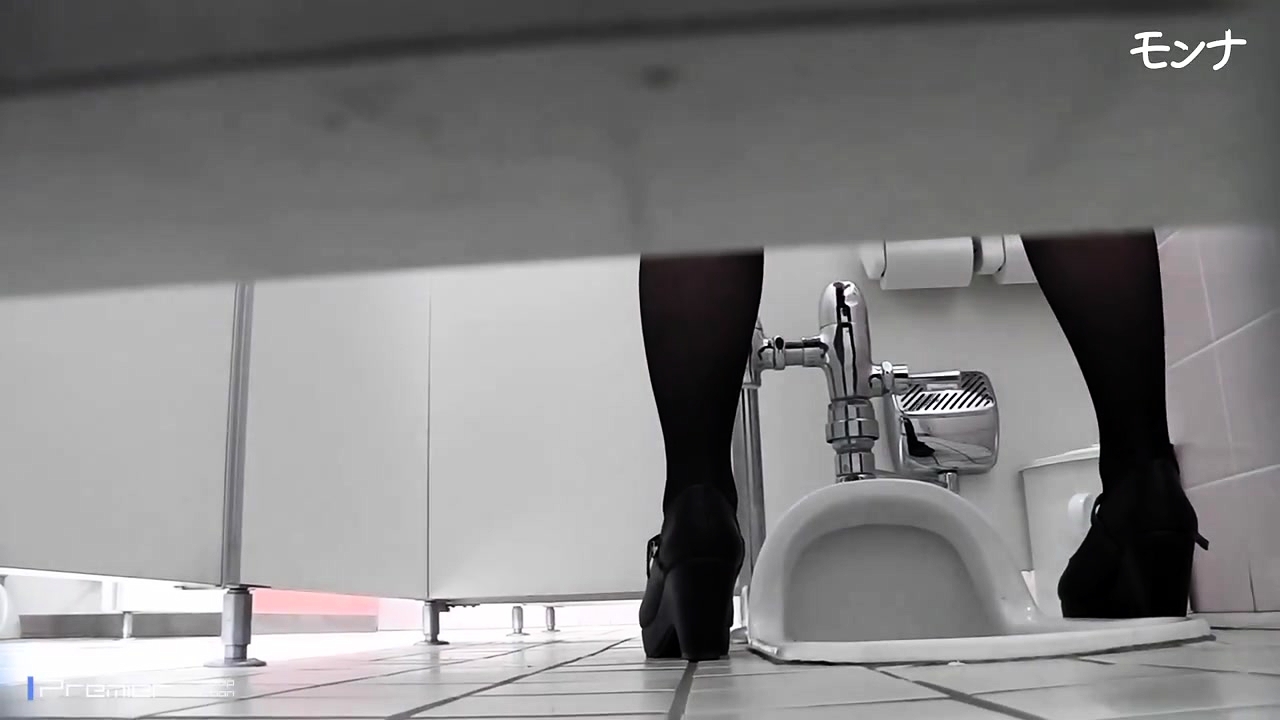 Public Toilet Voyeur Spies On Lovely Oriental Babes Pissing Video at Porn Lib foto foto